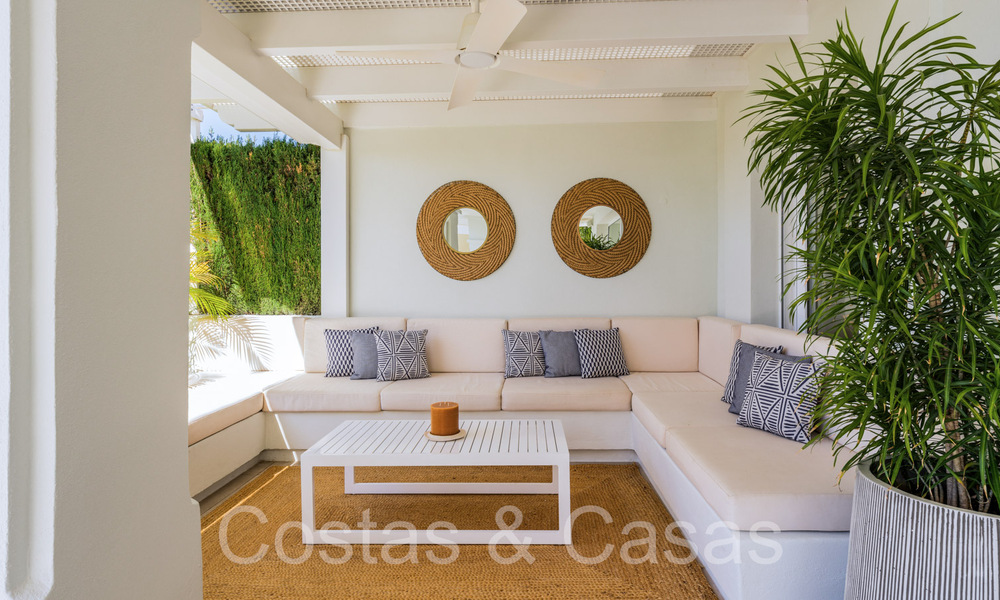 Villa española de lujo adosada con vistas al mar en venta en el comunidad de golf cerrada en Santa Clara en el este de Marbella 67059