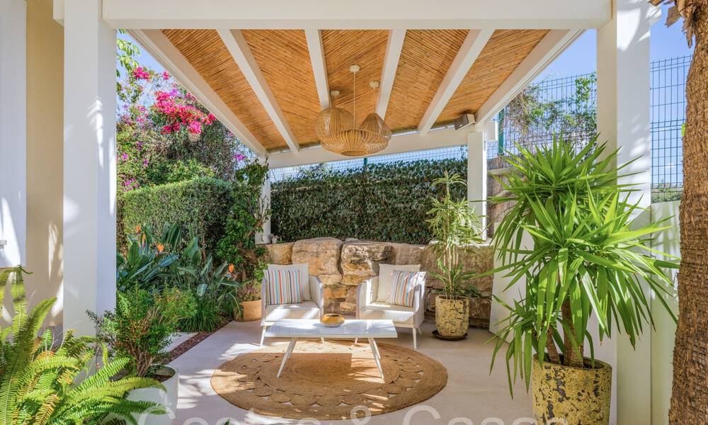 Villa española de lujo adosada con vistas al mar en venta en el comunidad de golf cerrada en Santa Clara en el este de Marbella 67079