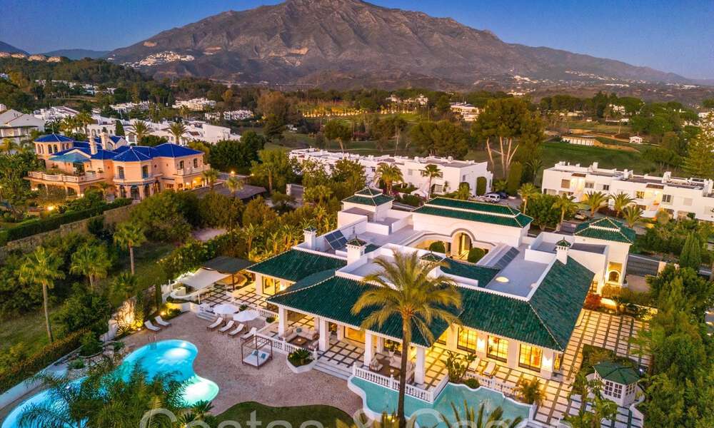 Villa magistral con estilo arquitectónico morisco-andaluz en venta, rodeada de campos de golf en el valle del golf de Nueva Andalucía, Marbella 67083