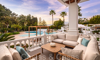 Villa magistral con estilo arquitectónico morisco-andaluz en venta, rodeada de campos de golf en el valle del golf de Nueva Andalucía, Marbella 67084 