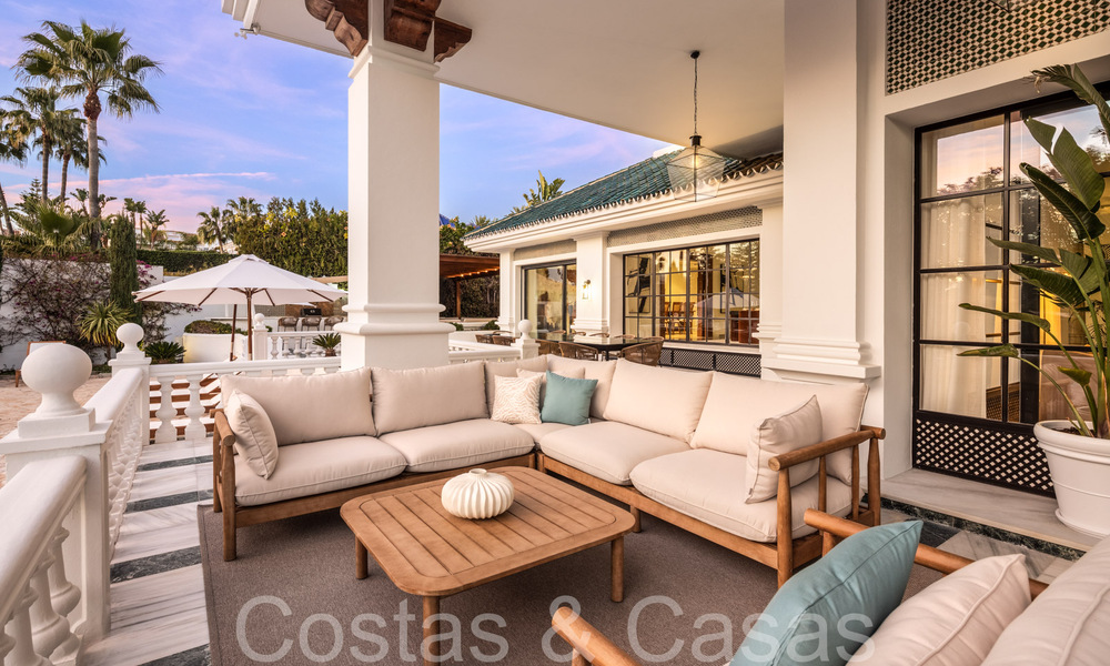 Villa magistral con estilo arquitectónico morisco-andaluz en venta, rodeada de campos de golf en el valle del golf de Nueva Andalucía, Marbella 67085