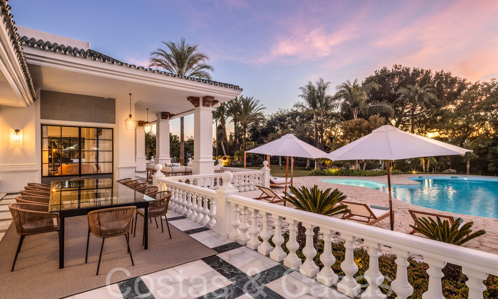 Villa magistral con estilo arquitectónico morisco-andaluz en venta, rodeada de campos de golf en el valle del golf de Nueva Andalucía, Marbella 67086