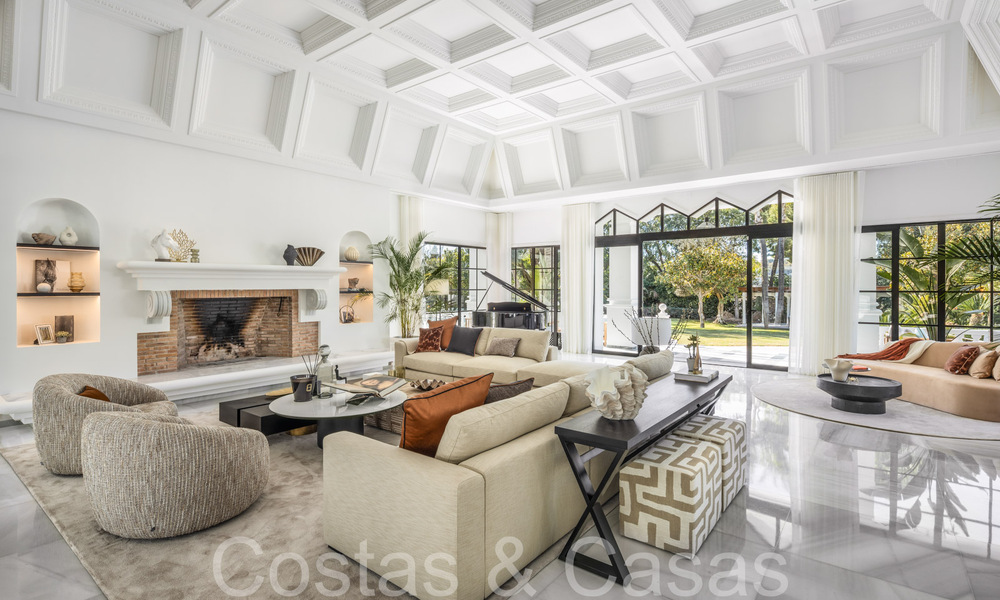 Villa magistral con estilo arquitectónico morisco-andaluz en venta, rodeada de campos de golf en el valle del golf de Nueva Andalucía, Marbella 67104