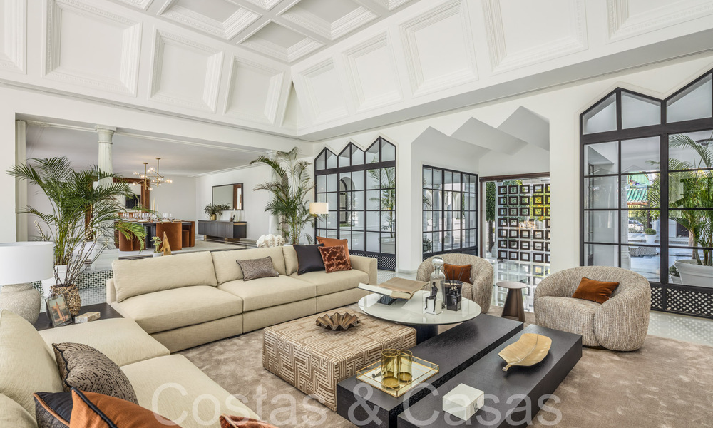 Villa magistral con estilo arquitectónico morisco-andaluz en venta, rodeada de campos de golf en el valle del golf de Nueva Andalucía, Marbella 67106