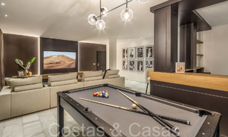 Villa magistral con estilo arquitectónico morisco-andaluz en venta, rodeada de campos de golf en el valle del golf de Nueva Andalucía, Marbella 67107 