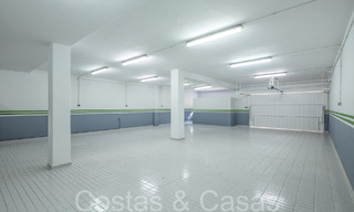 Villa magistral con estilo arquitectónico morisco-andaluz en venta, rodeada de campos de golf en el valle del golf de Nueva Andalucía, Marbella 67109 