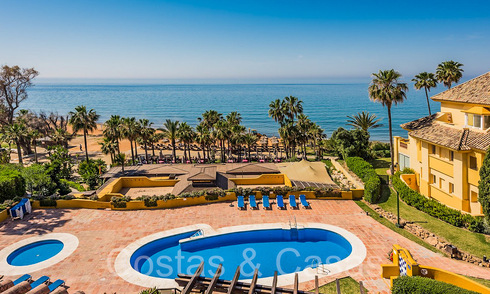 Ático de lujo elegantemente renovado en venta junto al mar con vistas al mar al este del centro de Marbella 67120