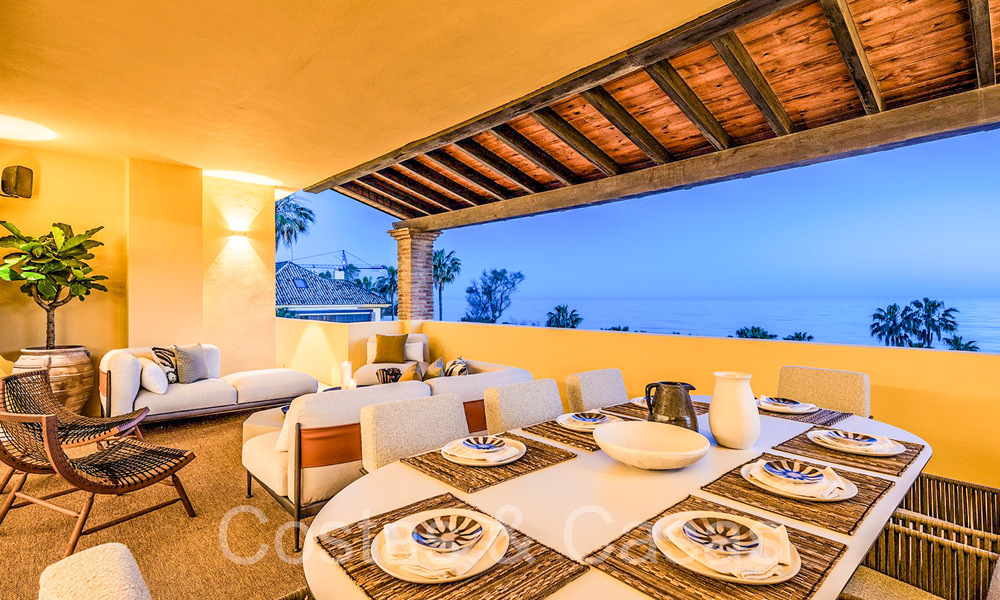 Ático de lujo elegantemente renovado en venta junto al mar con vistas al mar al este del centro de Marbella 67136