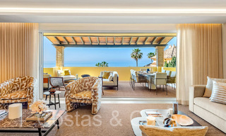 Ático de lujo elegantemente renovado en venta junto al mar con vistas al mar al este del centro de Marbella 67155 