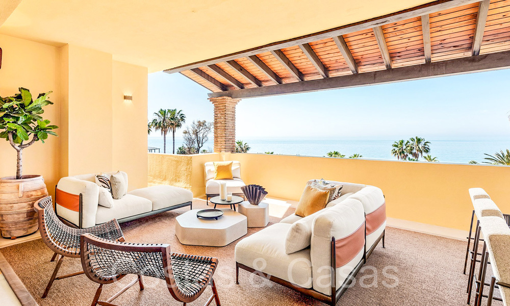 Ático de lujo elegantemente renovado en venta junto al mar con vistas al mar al este del centro de Marbella 67157