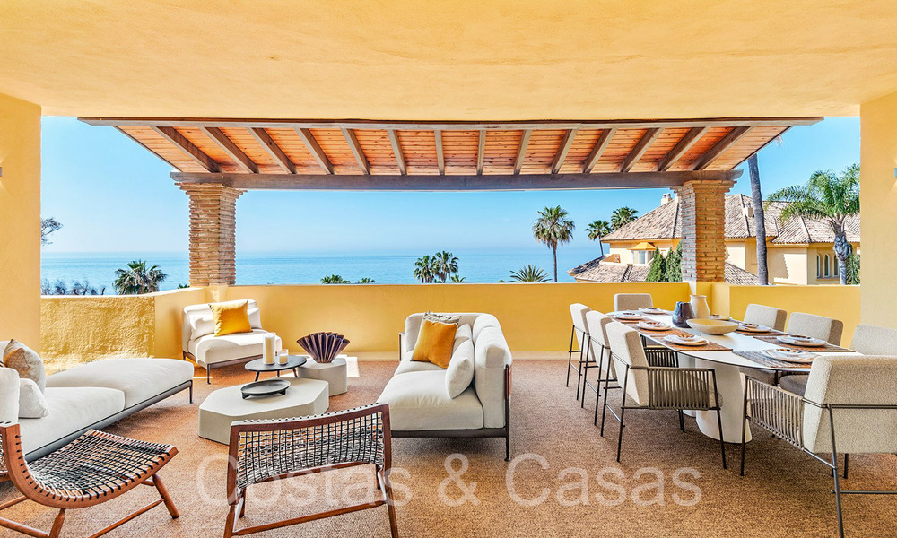 Ático de lujo elegantemente renovado en venta junto al mar con vistas al mar al este del centro de Marbella 67158