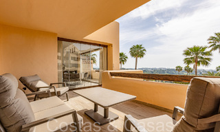Listo para entrar a vivir, apartamento de lujo completamente reformado con vistas panorámicas al mar Mediterráneo en venta en Benahavis - Marbella 67193 