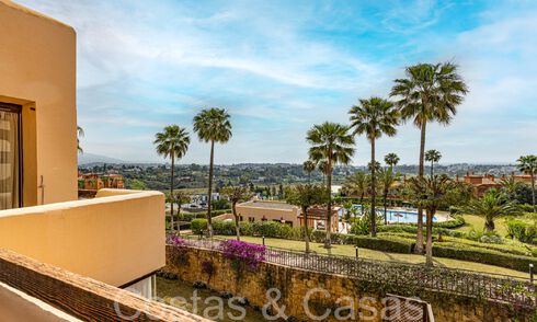 Listo para entrar a vivir, apartamento de lujo completamente reformado con vistas panorámicas al mar Mediterráneo en venta en Benahavis - Marbella 67194