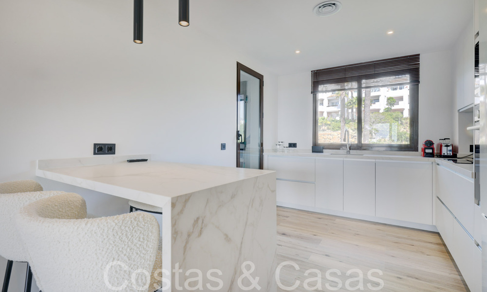Listo para entrar a vivir, apartamento de lujo completamente reformado con vistas panorámicas al mar Mediterráneo en venta en Benahavis - Marbella 67212
