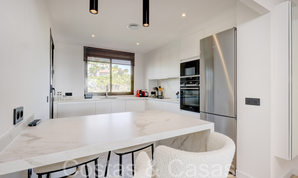 Listo para entrar a vivir, apartamento de lujo completamente reformado con vistas panorámicas al mar Mediterráneo en venta en Benahavis - Marbella 67213