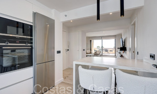 Listo para entrar a vivir, apartamento de lujo completamente reformado con vistas panorámicas al mar Mediterráneo en venta en Benahavis - Marbella 67215 