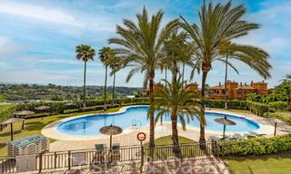 Listo para entrar a vivir, apartamento de lujo completamente reformado con vistas panorámicas al mar Mediterráneo en venta en Benahavis - Marbella 67229 