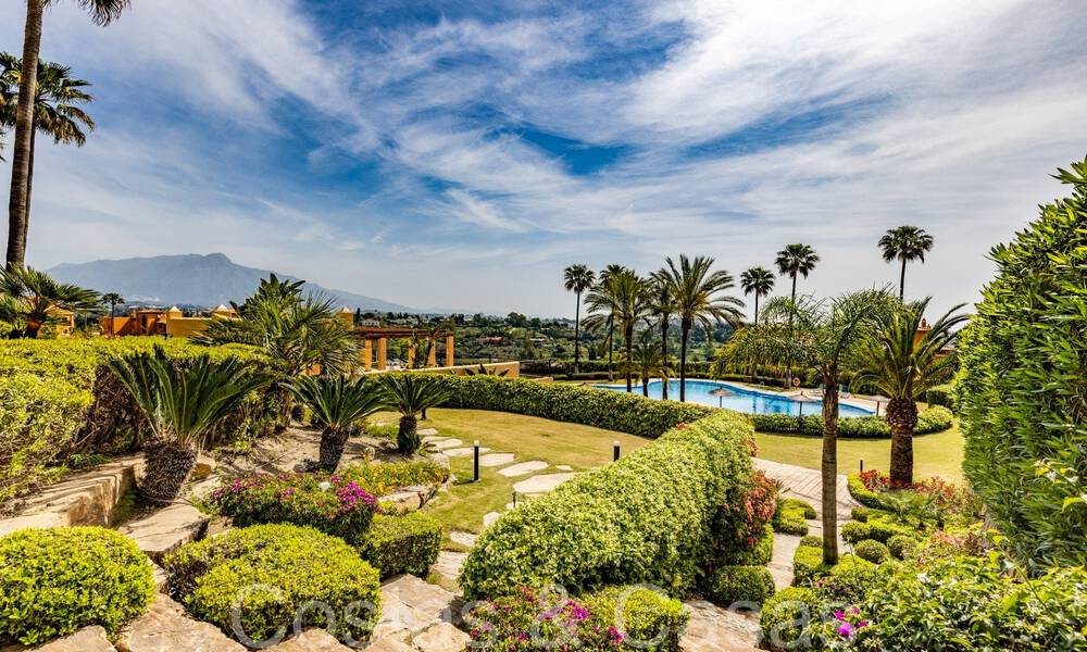 Listo para entrar a vivir, apartamento de lujo completamente reformado con vistas panorámicas al mar Mediterráneo en venta en Benahavis - Marbella 67230