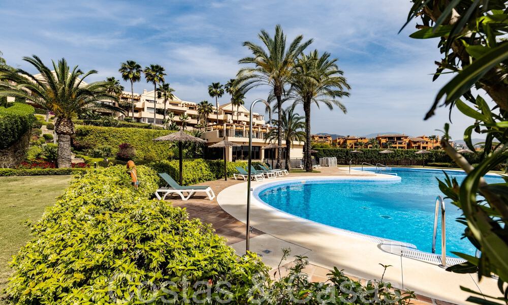 Listo para entrar a vivir, apartamento de lujo completamente reformado con vistas panorámicas al mar Mediterráneo en venta en Benahavis - Marbella 67233