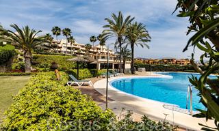 Listo para entrar a vivir, apartamento de lujo completamente reformado con vistas panorámicas al mar Mediterráneo en venta en Benahavis - Marbella 67233 