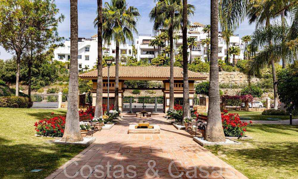 Listo para entrar a vivir, apartamento de lujo completamente reformado con vistas panorámicas al mar Mediterráneo en venta en Benahavis - Marbella 67234