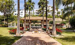 Listo para entrar a vivir, apartamento de lujo completamente reformado con vistas panorámicas al mar Mediterráneo en venta en Benahavis - Marbella 67234 