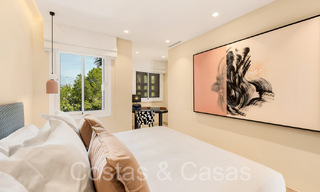 Apartamento de lujo reformado de alta calidad en venta en un complejo en primera línea de playa en la Nueva Milla de Oro, Marbella - Estepona 67244 