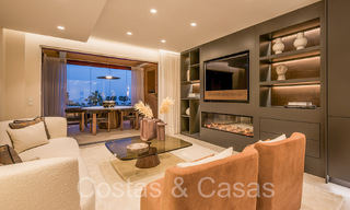Apartamento de lujo reformado de alta calidad en venta en un complejo en primera línea de playa en la Nueva Milla de Oro, Marbella - Estepona 67257 