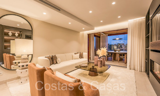 Apartamento de lujo reformado de alta calidad en venta en un complejo en primera línea de playa en la Nueva Milla de Oro, Marbella - Estepona 67259 