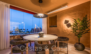 Apartamento de lujo reformado de alta calidad en venta en un complejo en primera línea de playa en la Nueva Milla de Oro, Marbella - Estepona 67260 