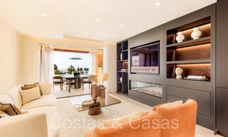 Apartamento de lujo reformado de alta calidad en venta en un complejo en primera línea de playa en la Nueva Milla de Oro, Marbella - Estepona 67272 