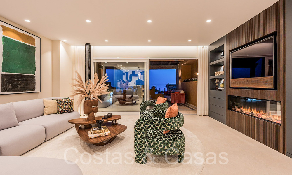 Lujoso apartamento reformado en venta en un complejo en primera línea de playa con vistas al mar en la Nueva Milla de Oro, Marbella - Estepona 67273