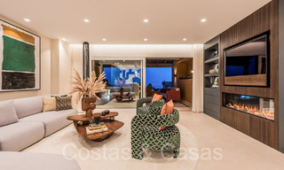Lujoso apartamento reformado en venta en un complejo en primera línea de playa con vistas al mar en la Nueva Milla de Oro, Marbella - Estepona 67273 