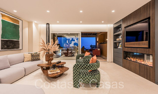 Lujoso apartamento reformado en venta en un complejo en primera línea de playa con vistas al mar en la Nueva Milla de Oro, Marbella - Estepona 67273 