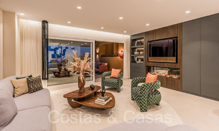 Lujoso apartamento reformado en venta en un complejo en primera línea de playa con vistas al mar en la Nueva Milla de Oro, Marbella - Estepona 67274 