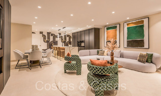Lujoso apartamento reformado en venta en un complejo en primera línea de playa con vistas al mar en la Nueva Milla de Oro, Marbella - Estepona 67279 