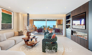 Lujoso apartamento reformado en venta en un complejo en primera línea de playa con vistas al mar en la Nueva Milla de Oro, Marbella - Estepona 67285 