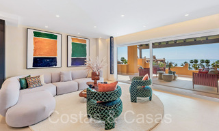 Lujoso apartamento reformado en venta en un complejo en primera línea de playa con vistas al mar en la Nueva Milla de Oro, Marbella - Estepona 67289 