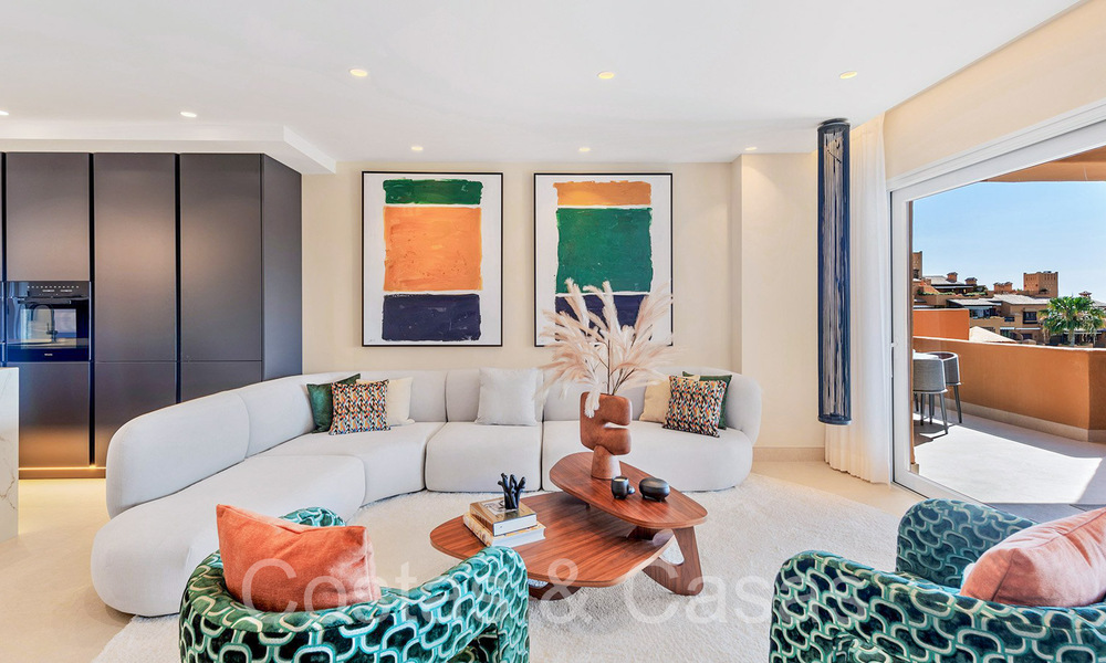 Lujoso apartamento reformado en venta en un complejo en primera línea de playa con vistas al mar en la Nueva Milla de Oro, Marbella - Estepona 67290
