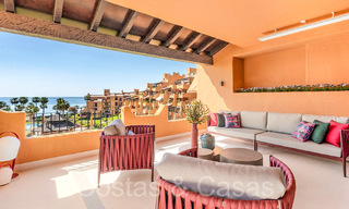 Lujoso apartamento reformado en venta en un complejo en primera línea de playa con vistas al mar en la Nueva Milla de Oro, Marbella - Estepona 67299 