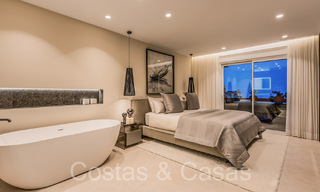 Lujoso apartamento reformado en venta en un complejo en primera línea de playa con vistas al mar en la Nueva Milla de Oro, Marbella - Estepona 67315 