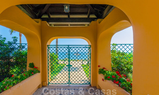 Lujoso apartamento reformado en venta en un complejo en primera línea de playa con vistas al mar en la Nueva Milla de Oro, Marbella - Estepona 67331 