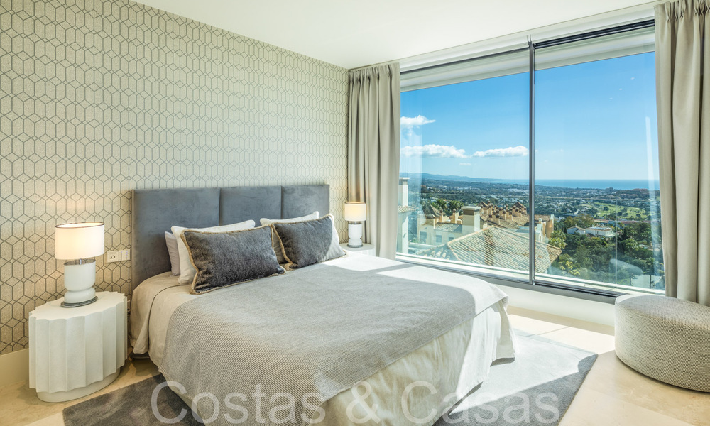 Lujoso apartamento dúplex con vistas panorámicas al mar en venta en Benahavis - Marbella 67366