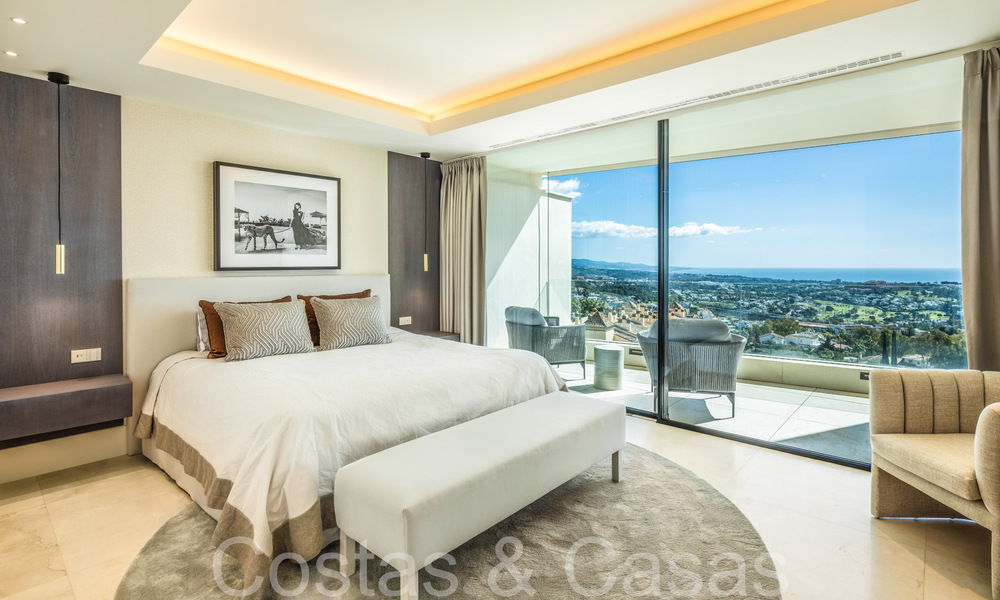 Lujoso apartamento dúplex con vistas panorámicas al mar en venta en Benahavis - Marbella 67369
