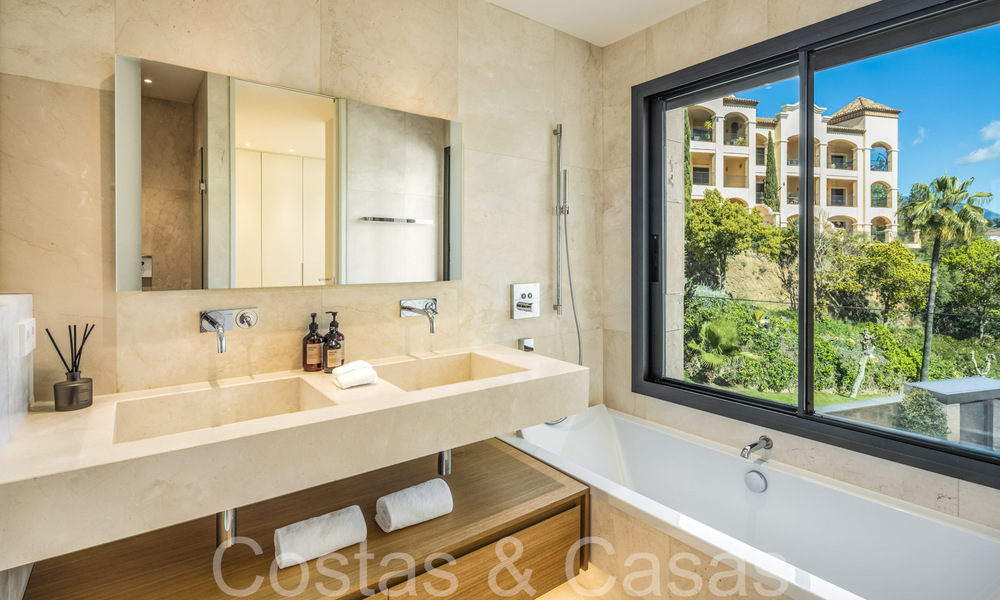 Lujoso apartamento dúplex con vistas panorámicas al mar en venta en Benahavis - Marbella 67371