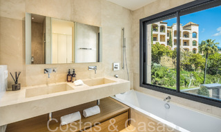 Lujoso apartamento dúplex con vistas panorámicas al mar en venta en Benahavis - Marbella 67371 