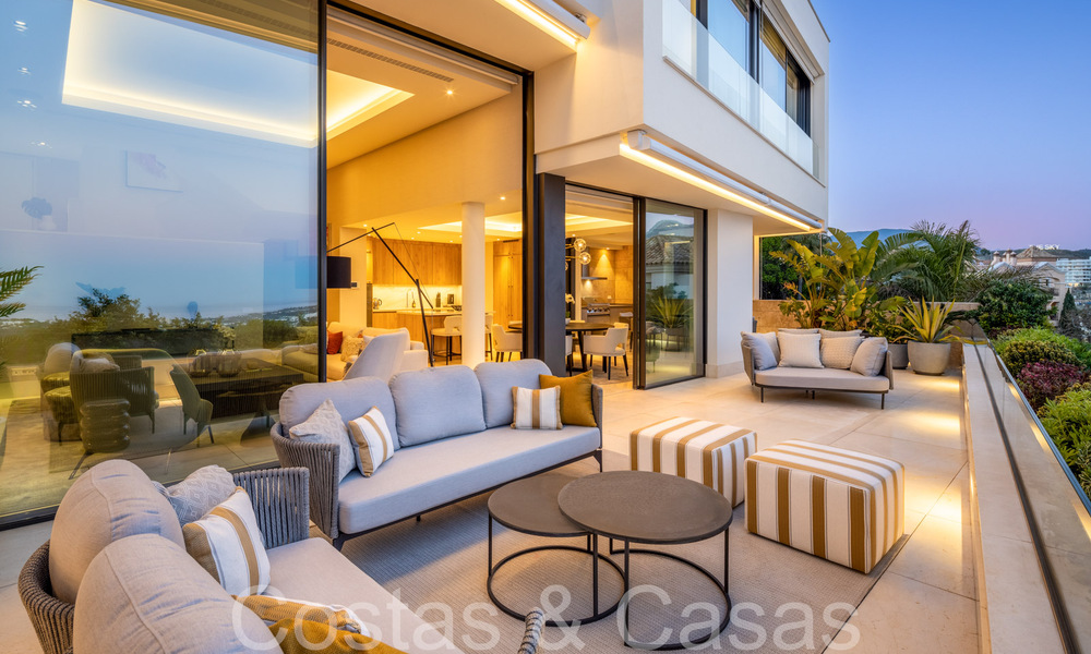Lujoso apartamento dúplex con vistas panorámicas al mar en venta en Benahavis - Marbella 67375