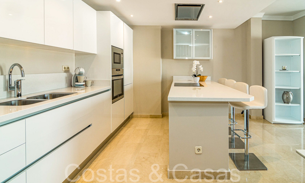 Casa en venta a poca distancia de numerosos servicios en el corazón de Nueva Andalucía, Marbella 67440