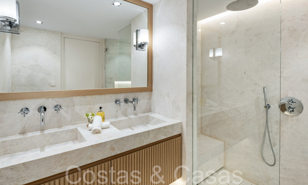 Sofisticada villa mediterránea de una sola planta en venta a pocos pasos del campo de golf Las Brisas en Nueva Andalucía, Marbella 67477