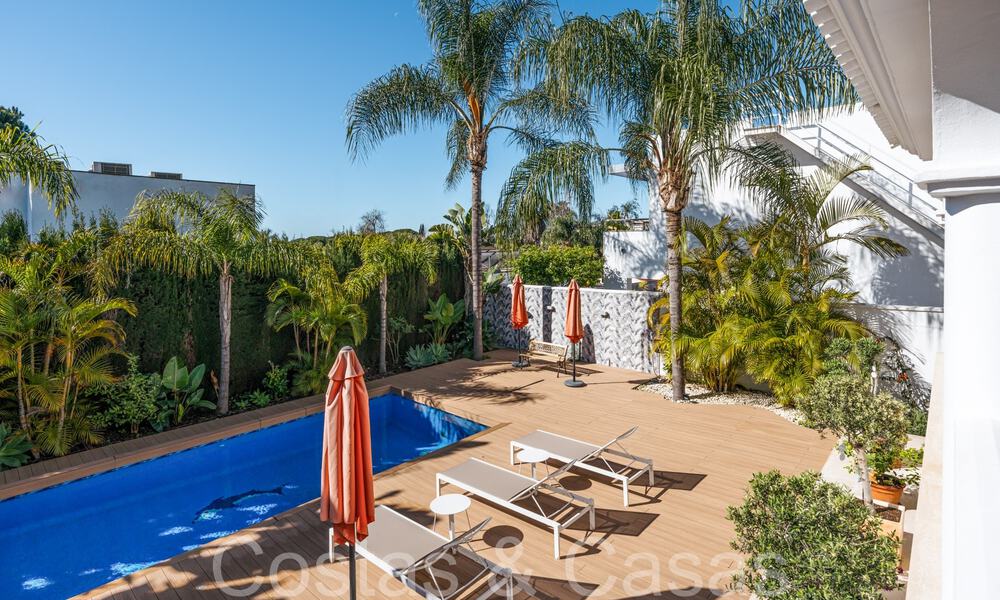 Villa mediterránea con un interior contemporáneo en venta en la Milla de Oro de Marbella 67379